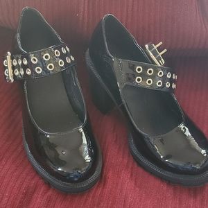 FUN AND FUNKY!! Sz 7 WW Torrid BLACK PATENT PLATFORM MARY JANES worn once